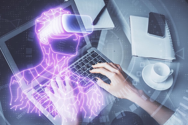 Doble exposición de manos de mujer escribiendo en la computadora y hombre con gafas AR dibujando el concepto de educación