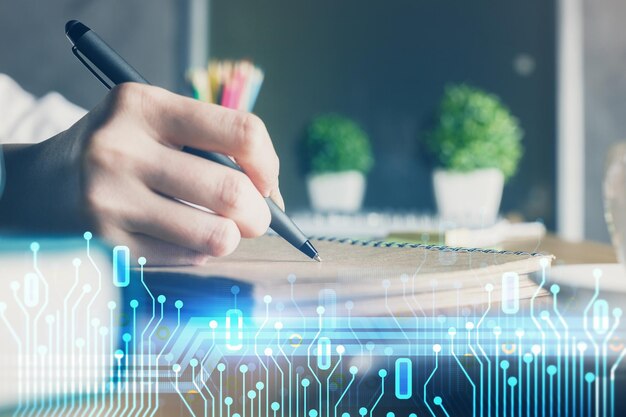 Doble exposición de las manos de la mujer en el fondo con tecnología e iconos de codificación digital Concepto de desarrollo de datos Cerrar