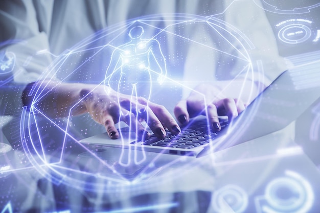 Doble exposición de manos de mujeres escribiendo en la computadora y dibujo de hologramas de temas generales Concepto de educación