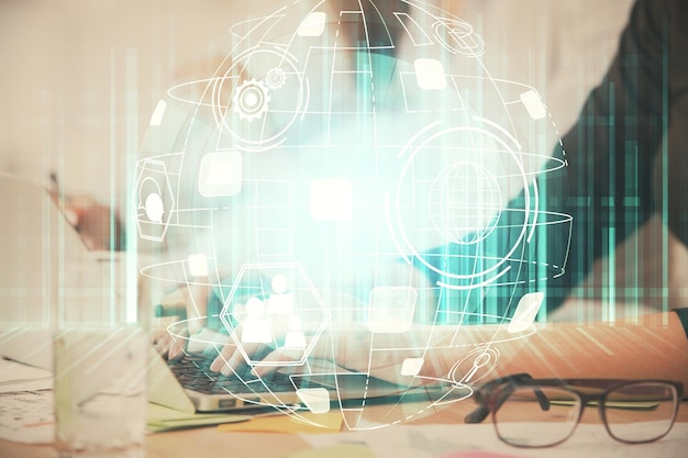 Doble exposición de manos de mujeres escribiendo en computadora y red social tema holograma dibujo concepto de medios de comunicación de la gente