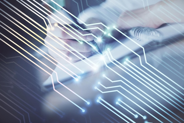Doble exposición de las manos de las mujeres en el fondo con iconos de tecnología y codificación digital Concepto de desarrollo de datos En primer plano