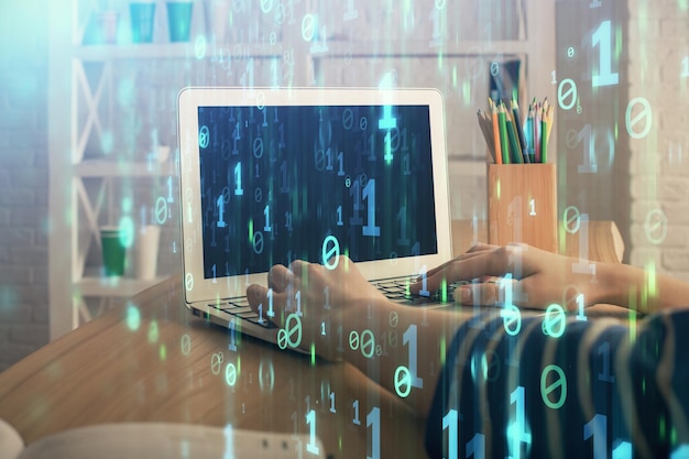 Doble exposición de manos de mujeres trabajando en computadora y dibujo de hologramas de temas de datos Concepto técnico