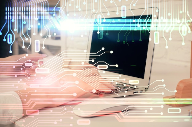 Doble exposición de manos de mujeres trabajando en computadora y dibujo de hologramas de temas de datos Concepto técnico