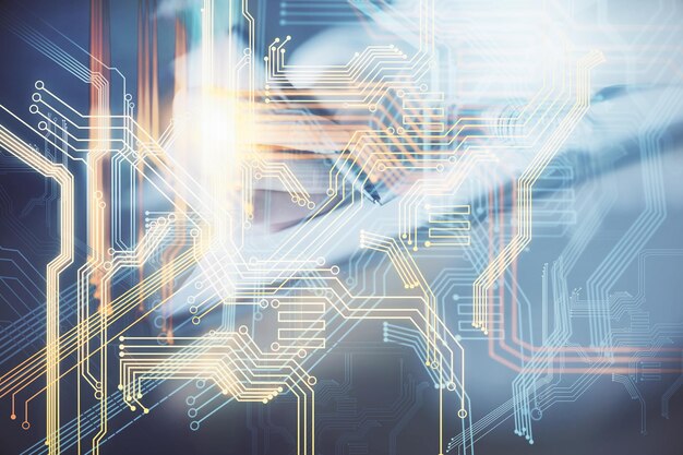 Doble exposición de manos tomando notas con hologramas de mapas mundiales e iconos de temas de datos Concepto de datos de redes internacionales