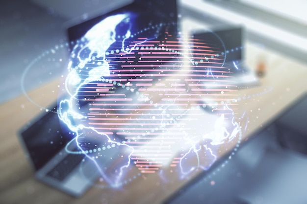Doble exposición de un mapa mundial digital abstracto con conexiones y un escritorio moderno con computadora en el fondo de big data y concepto blockchain