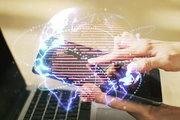 Doble exposición de un mapa mundial digital abstracto con conexiones y trabajo manual con una tableta digital en big data de fondo y concepto de blockchain