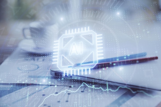 Doble exposición de la mesa con la computadora en el fondo y el concepto de tecnología de datos del holograma del tema de los datos