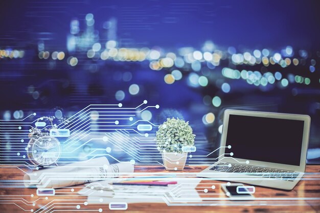 Doble exposición de la mesa con la computadora en el fondo y el concepto de tecnología de datos del holograma del tema de los datos