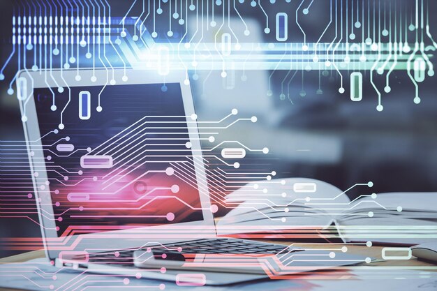 Doble exposición de la mesa con la computadora en el fondo y el concepto de tecnología de datos del holograma del tema de los datos