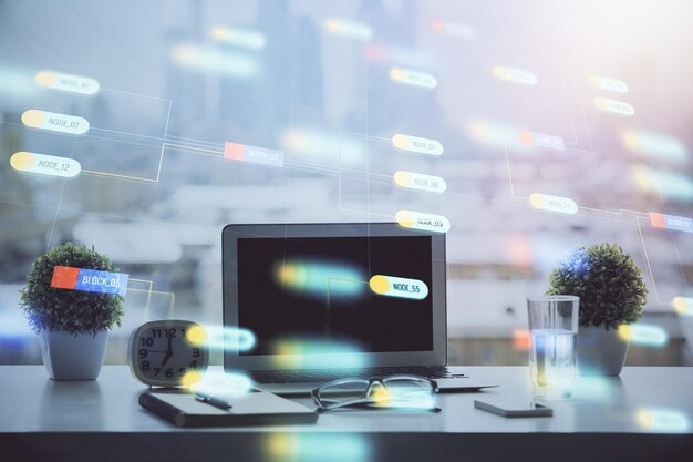 Doble exposición de la mesa con computadora en el fondo y dibujo del tema de los datos Concepto de innovación