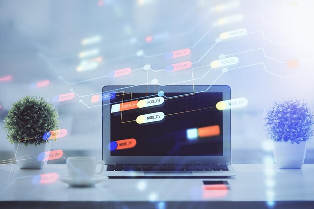 Doble exposición de la mesa con computadora en el fondo y dibujo del tema de los datos Concepto de innovación