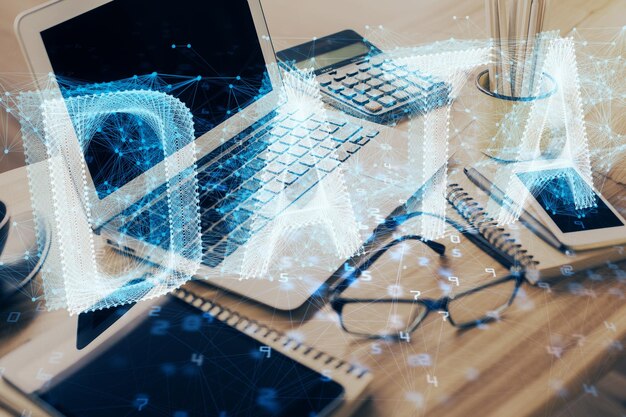 Doble exposición de la mesa con computadora en el fondo y dibujo del tema de los datos Concepto de innovación