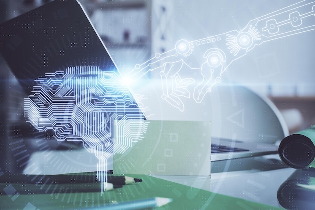 Doble exposición de la mesa con holograma de computadora y cerebro Concepto de innovación de datos