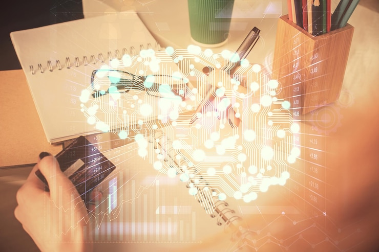 Foto doble exposición de una mujer comprando en línea con una tarjeta de crédito y dibujando un holograma cerebral concepto de comercio electrónico de datos