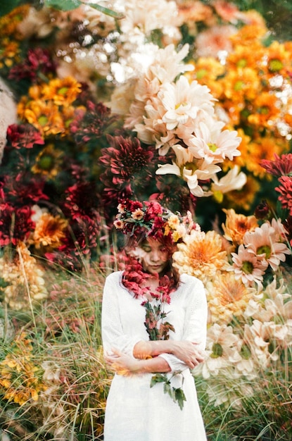 Foto doble exposición de la mujer y las flores