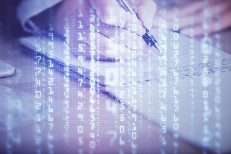 Foto doble exposición de mujeres escribiendo a mano en el fondo con tecnología de datos hud concepto de big data