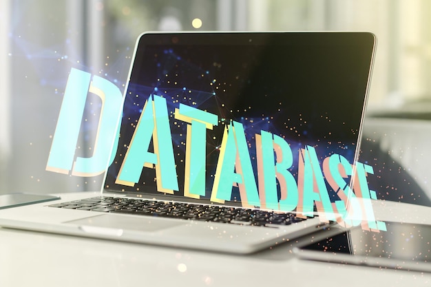 Doble exposición del signo de la palabra base de datos en el concepto de análisis e investigación global de fondo de computadora portátil