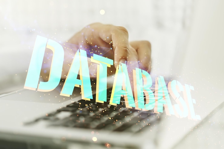 Foto doble exposición del signo de la palabra base de datos con las manos escribiendo en el teclado de la computadora en el concepto de análisis e investigación global de fondo