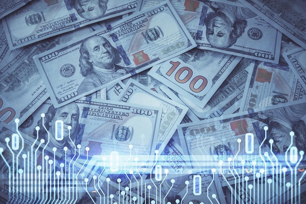 Doble exposición del tema de datos sobre el fondo del billete de dólares estadounidenses Concepto de tecnología