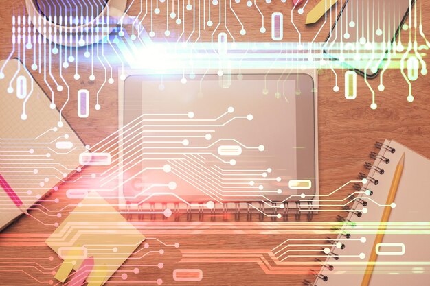 Doble exposición del tema tecnológico dibujando sobre la mesa de trabajo Vista superior Concepto de análisis de datos globales