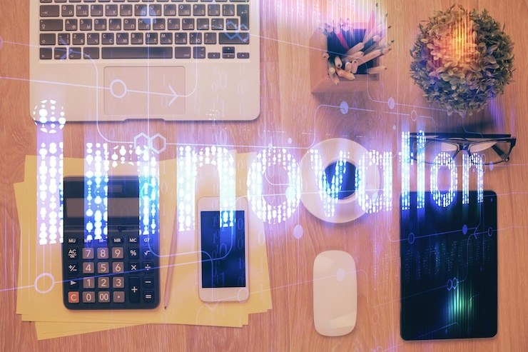 Foto doble exposición del tema tecnológico dibujando sobre la mesa de trabajo vista superior concepto de análisis de datos globales