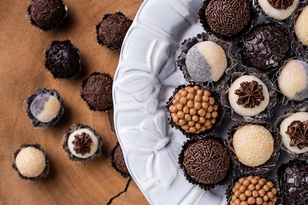 Doce típico brasileiro chamado brigadeiro