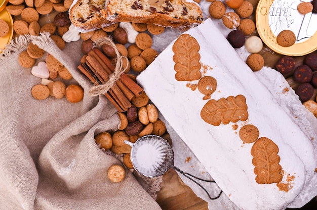 Doces alemães tradicionais de Natal, biscoitos diversos e chocolate