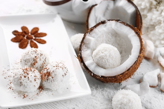 Foto doces caseiros de coco no prato