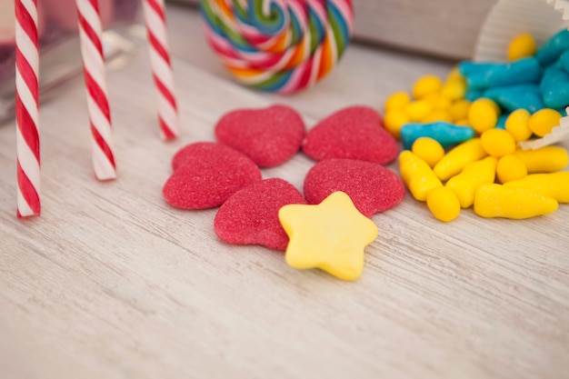 Foto doces corações em forma e outros doces