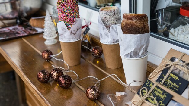 Doces de natal, biscoitos, estilo de comida. humor de feriado. krasnaya polyana, sochi, rússia.