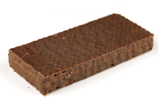Doces de waffle em chocolate isolado
