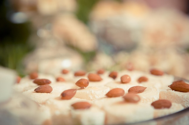 Doces na mesa de casamento Cor vintage