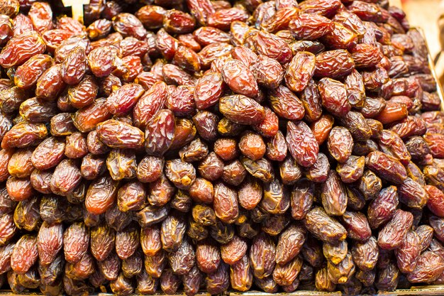 Doces turcos tradicionais no bazar egípcio de istambul