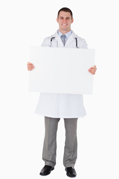 Doctor con un cartel