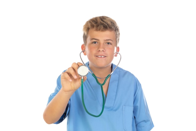 Doctor joven con uniforme azul