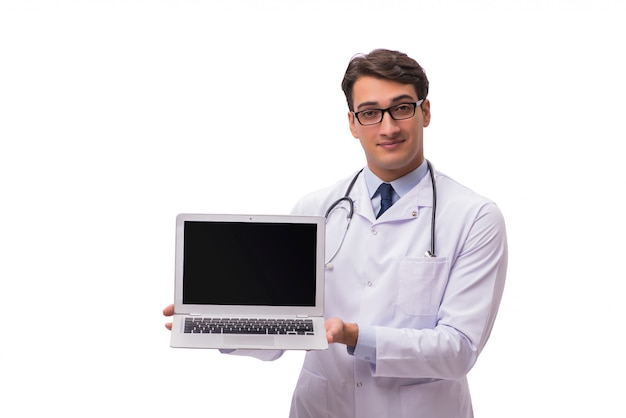 Doctor con laptop aislado en blanco