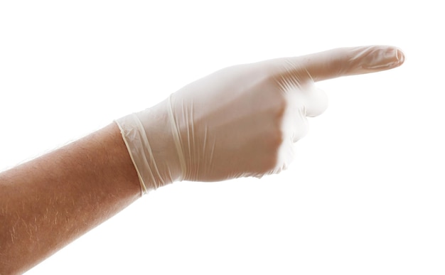Doctor mano en guantes estériles mostrando signo aislado sobre fondo blanco.
