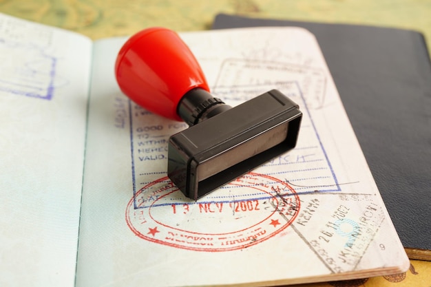 Documento de visa y pasaporte para inmigración en el aeropuerto del país