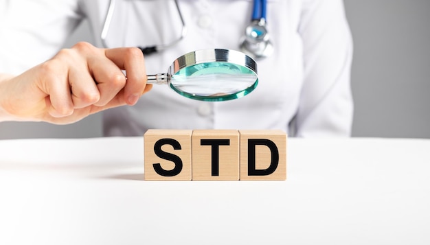 Doença médica da sigla STD através da lupa