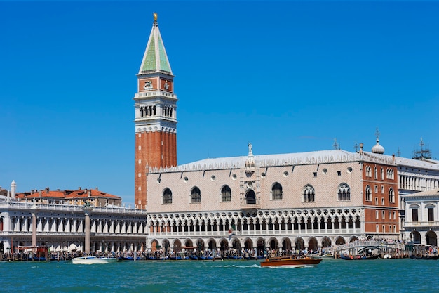 Dogenpalast und Campanile auf der Piazza di San Marco, Venedig, Italien