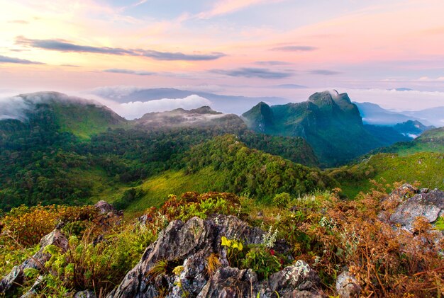 Doi luang chiang dao chiang mai tailândia. belo nascer do sol