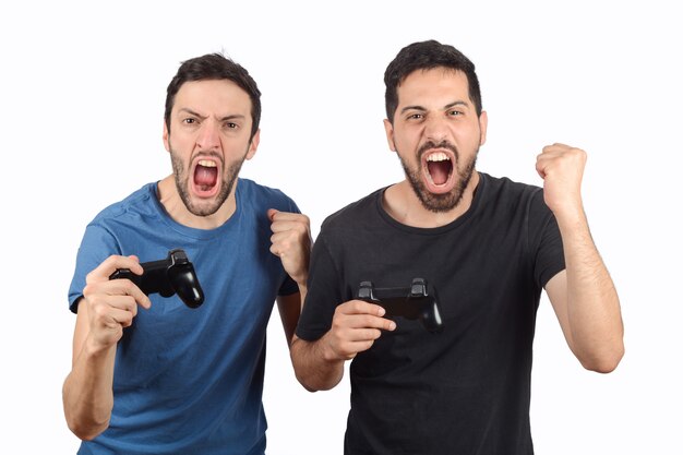 Dois amigos jogando videogame