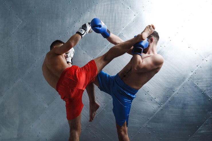Dois boxeadores de homens lutando fundo de aço de chute de muay thai kickboxing hgh.