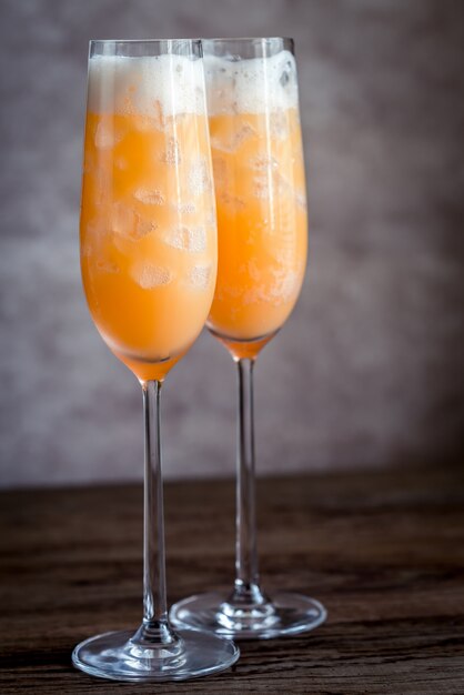 Dois cocktails de bellini