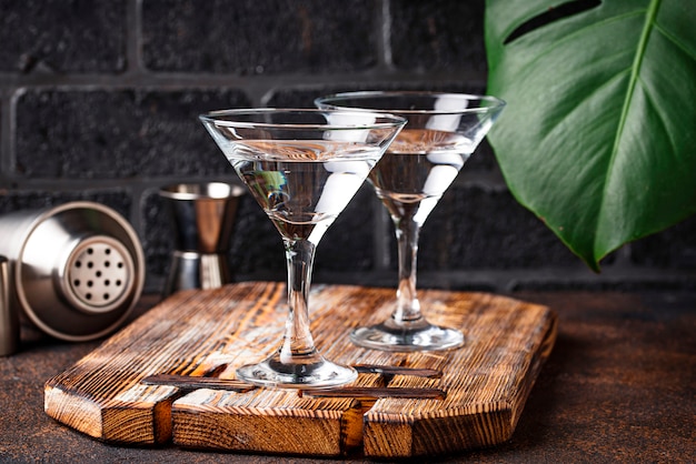 Dois copos de martini cocktail