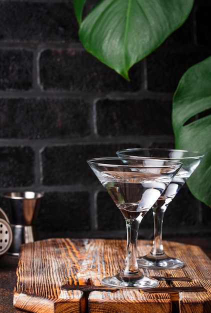 Dois copos de martini cocktail