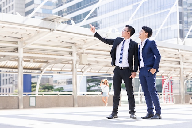 Foto dois, homem negócios, em, cidade