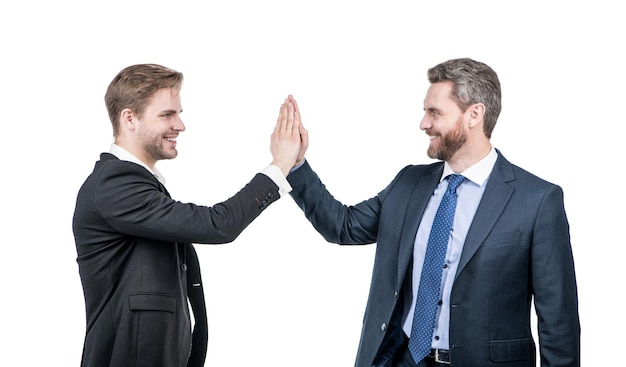 dois homens de negócios dando cinco após acordo bem sucedido, acordo.