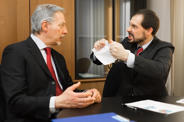 Dois, homens negócios, luta