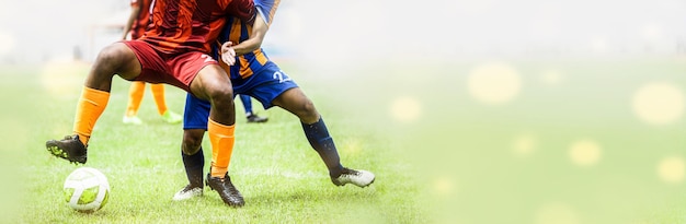 Foto dois jogadores de futebol driblando uma bola durante a partida no design do banner do estádio